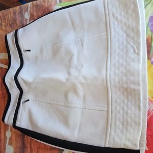 Xs White House black market skirt